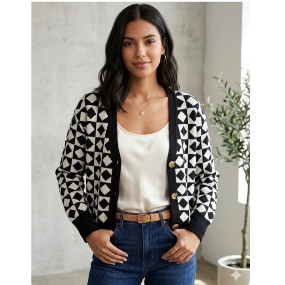 Willow & Wind Black and White Crop Long Sleeve Front Button closure Sweater/Card